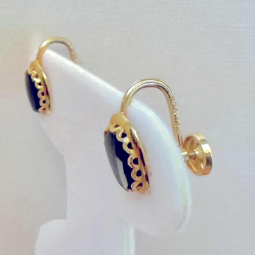 14K Gold Vintage Onyx Screw-Back
Earrings 1.8g